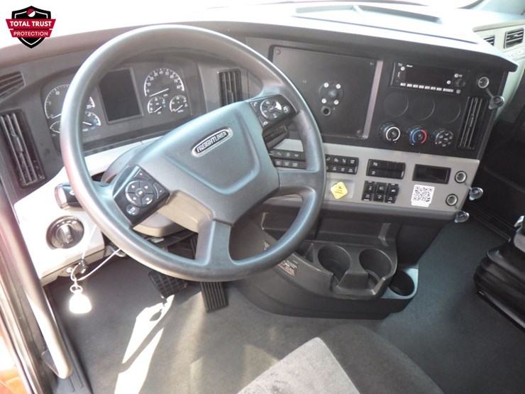 2022-freightliner-cascadia-126-image-17
