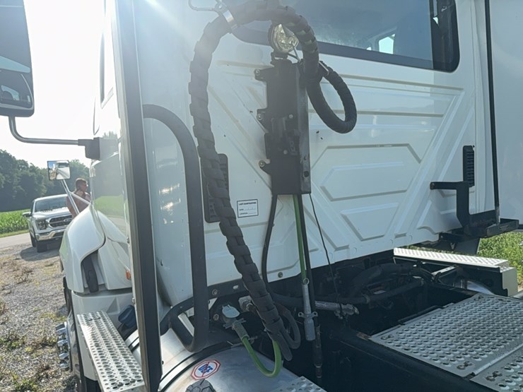 2016-international-prostar-semi-image-26