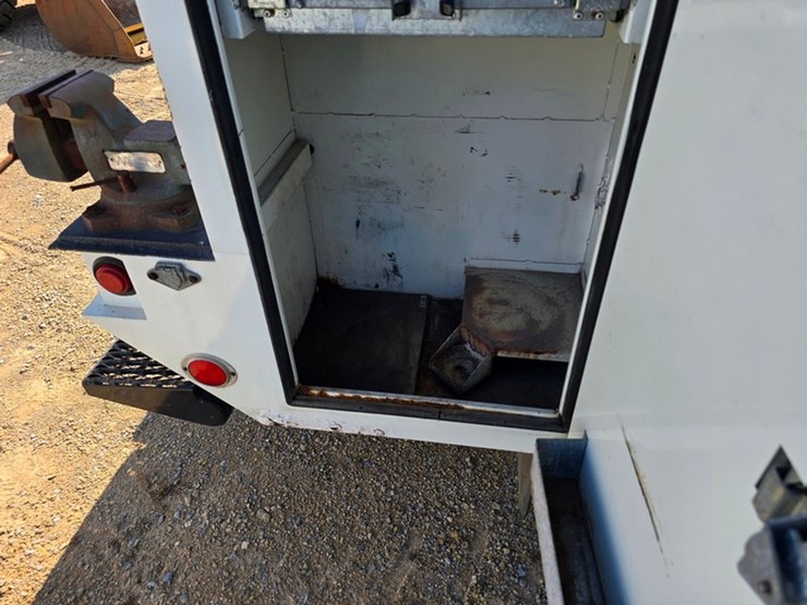 2011-international-durastar-4300-image-17