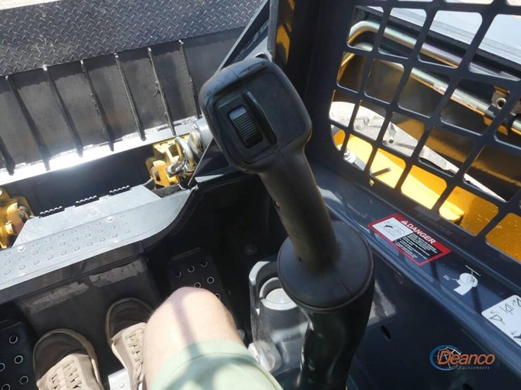 deere-328d-image-11