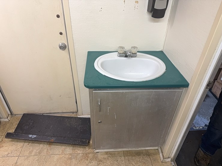 1992-pace-restroom-trailer-image-9
