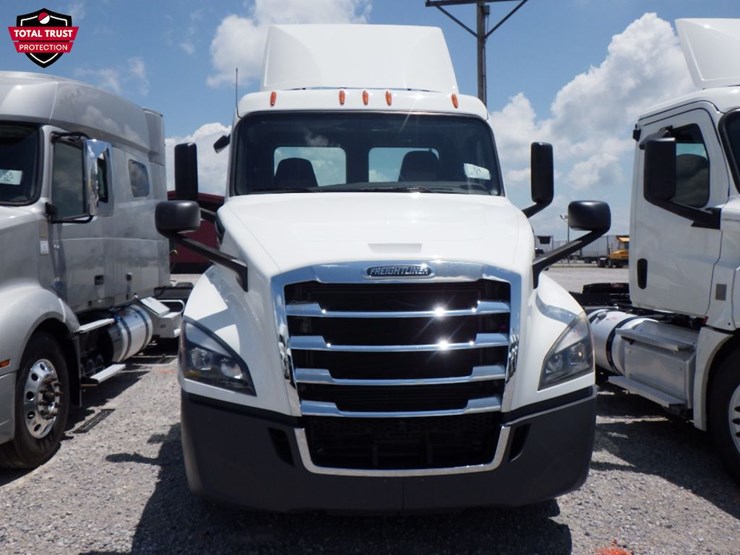2020-freightliner-cascadia-126-image-2
