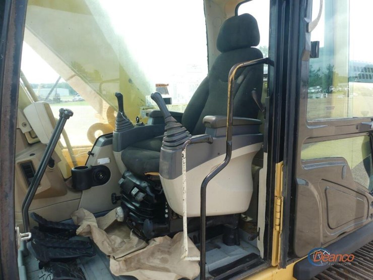 2001-caterpillar-322c-image-11
