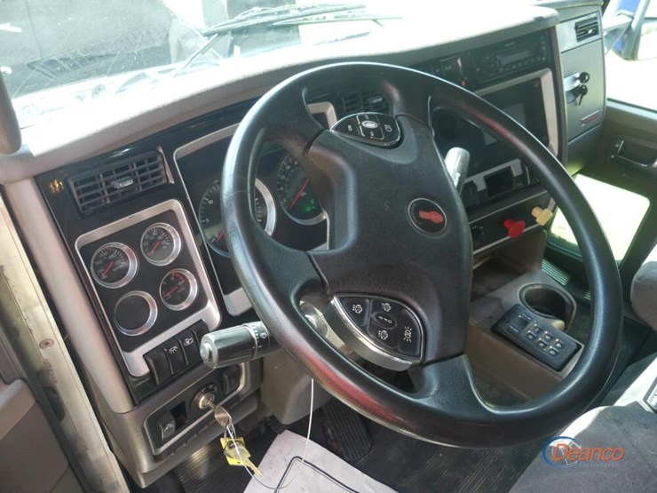 2014-kenworth-t800-image-16