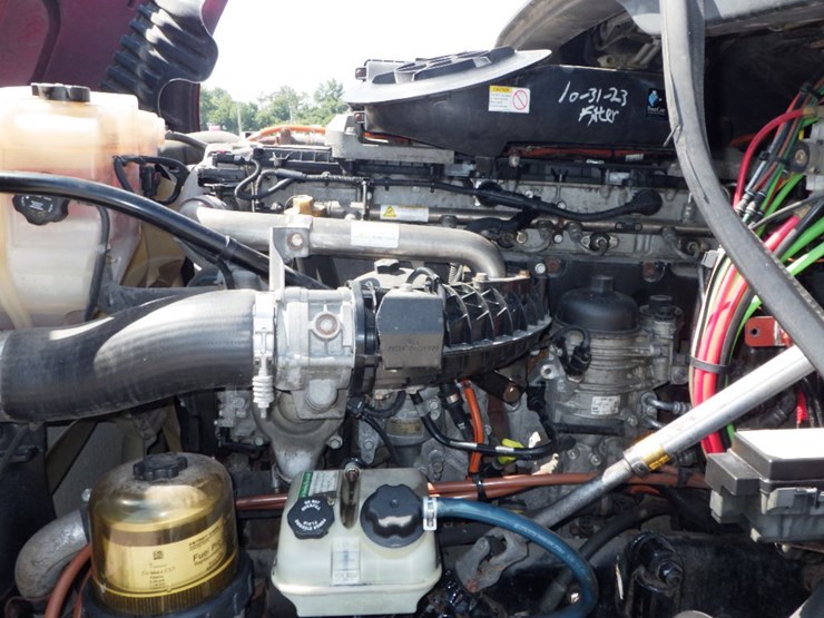 2016-freightliner-cascadia-125-evolution-image-27