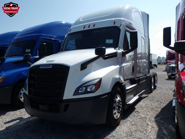 2022-freightliner-cascadia-126-image-1