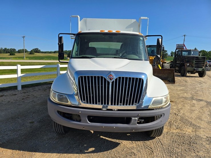 2011-international-durastar-4300-image-14