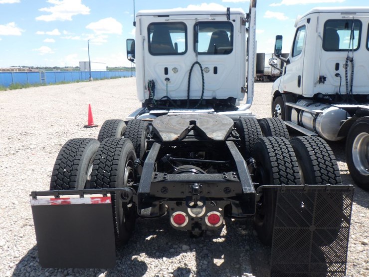 2018-freightliner-cascadia-116-image-8