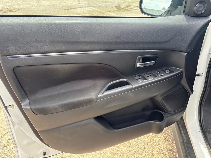 2014-mitsubishi-outlander-image-8