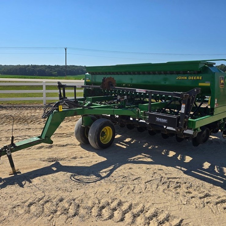 JOHN DEERE 1560