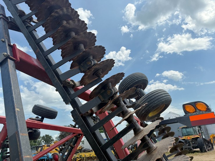 case-ih-330-image-16