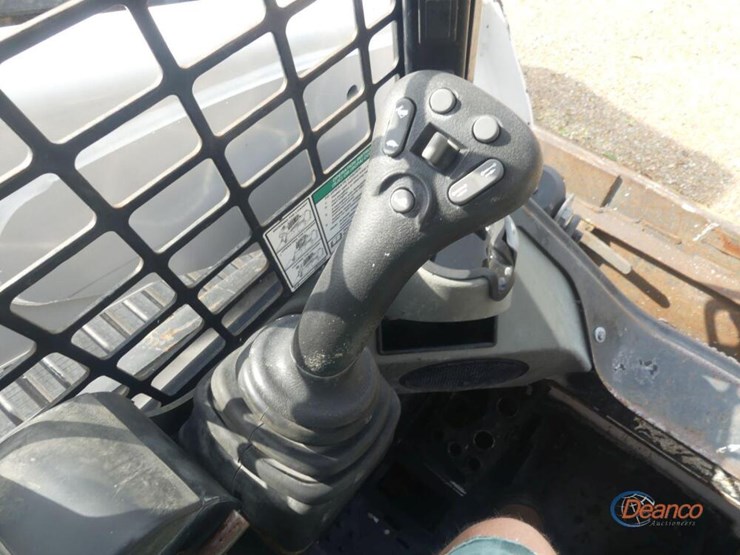 2021-bobcat-t740-image-10