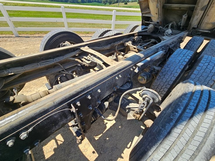 2006-caterpillar-c13-image-37
