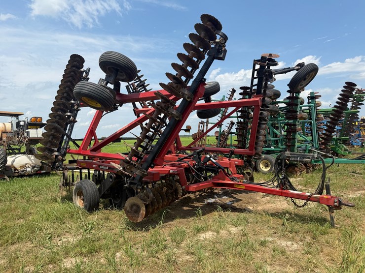 case-ih-330-image-2