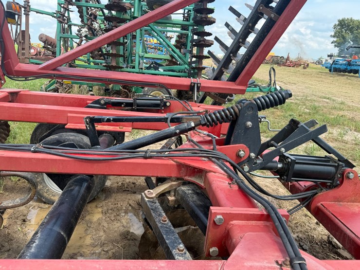 case-ih-330-image-56