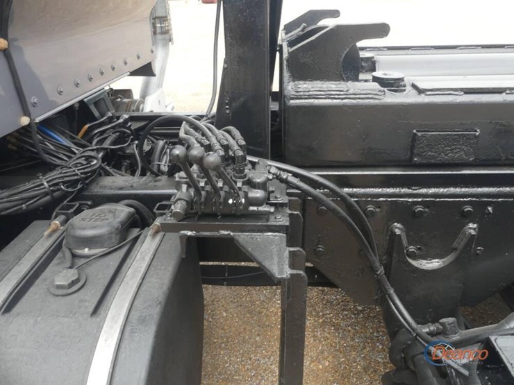 2012-kenworth-t800-image-8