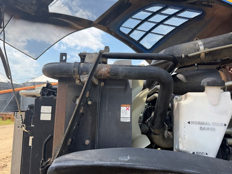 2015-new-holland-t8.350-image-47