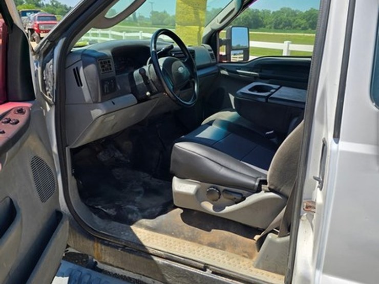 2004-ford-f350-image-15