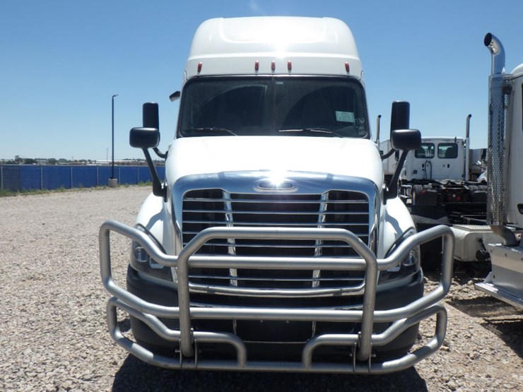 2018-freightliner-cascadia-125-evolution-image-2