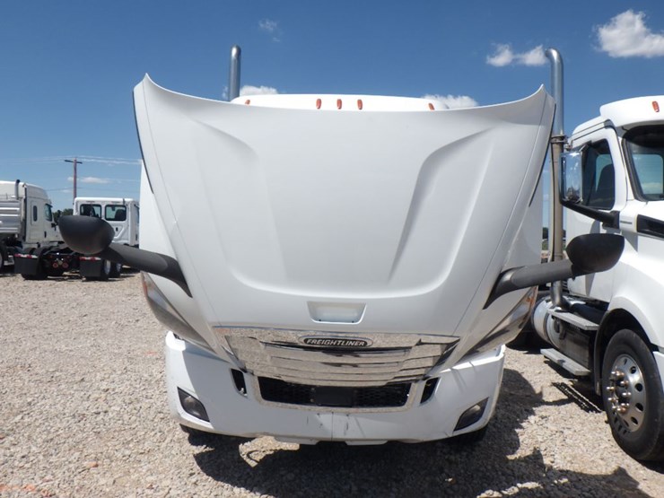 2018-freightliner-cascadia-116-image-17
