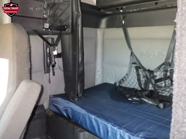 2022-freightliner-cascadia-126-image-20