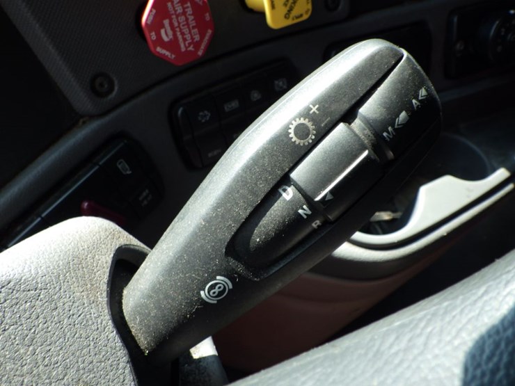 2016-freightliner-cascadia-125-image-23