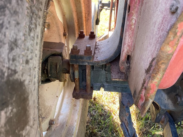 case-ih-695-2-wd-tractor-image-30