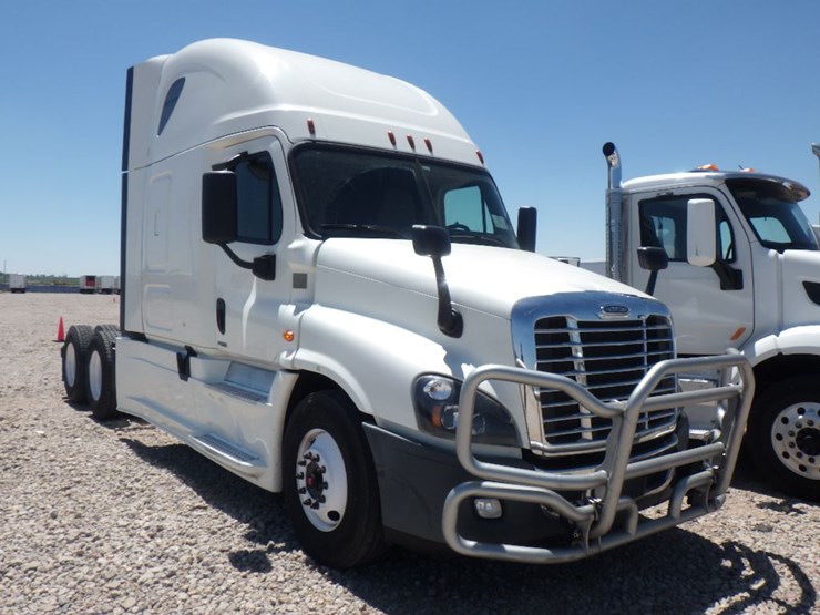 2018-freightliner-cascadia-125-evolution-image-3