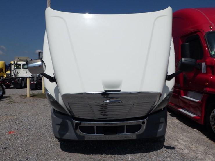 2016-freightliner-cascadia-125-image-31