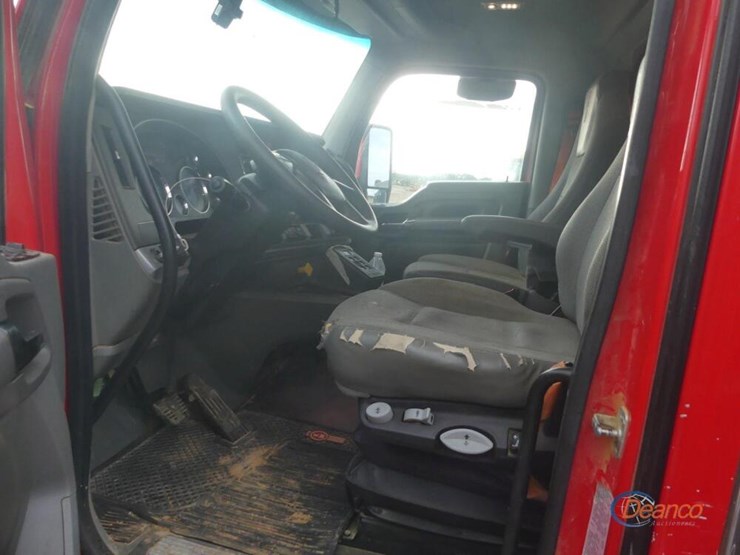 2018-kenworth-t880-image-16