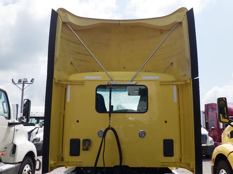 2021-peterbilt-579-image-11