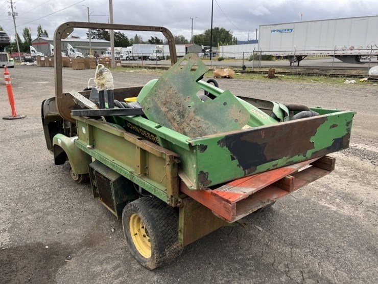 2020-john-deere-gator-image-5