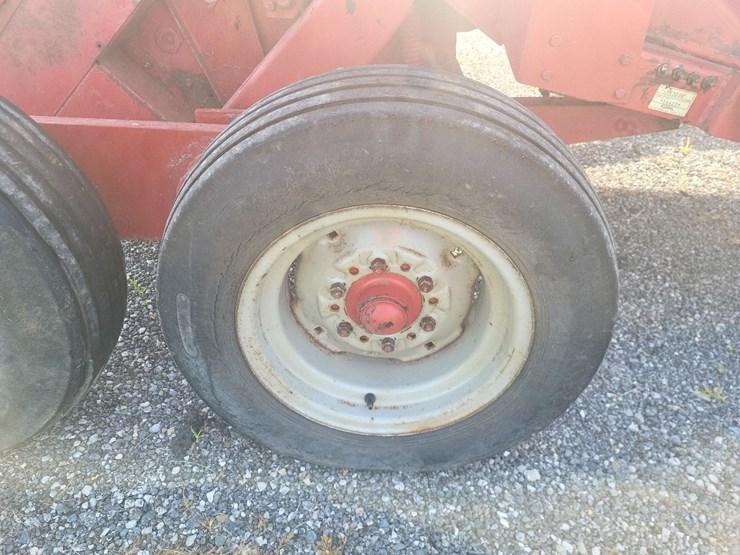 gehl-1065-tandem-axle-forage-chopper-w/2-heads---nice-image-29