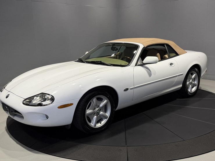 #1516-•-1997-jaguar-xk8-convertible-image-35