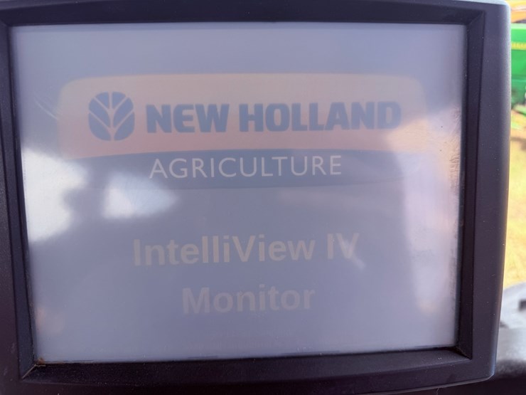 2015-new-holland-t8.350-image-82