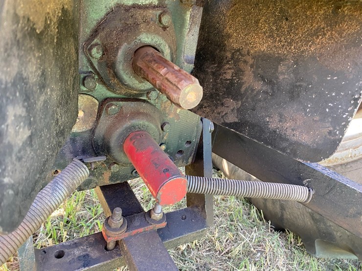 case-ih-695-2-wd-tractor-image-28