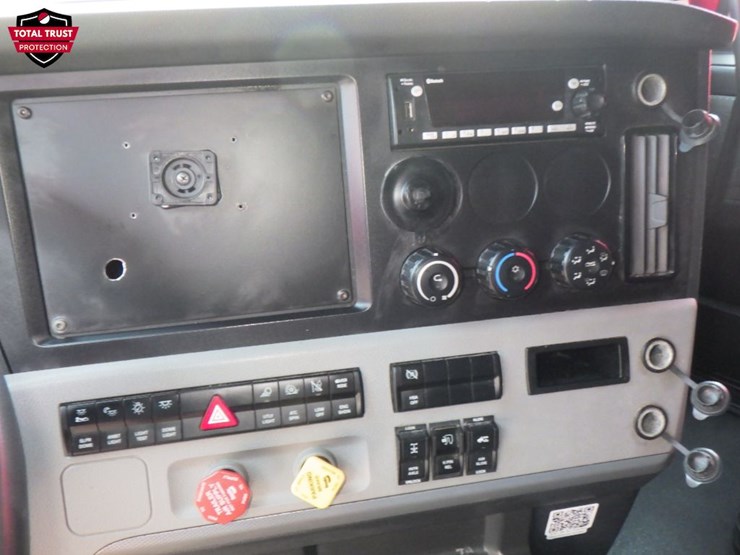 2022-freightliner-cascadia-126-image-19