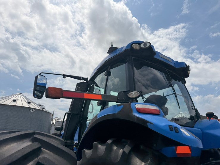 2015-new-holland-t8.350-image-21