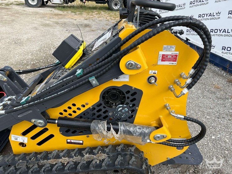 2026-ssl60-mini-track-loader-skid-steer.-image-12