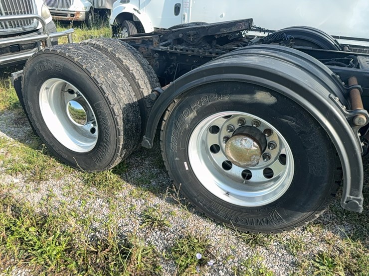 2016-international-prostar-semi-image-14