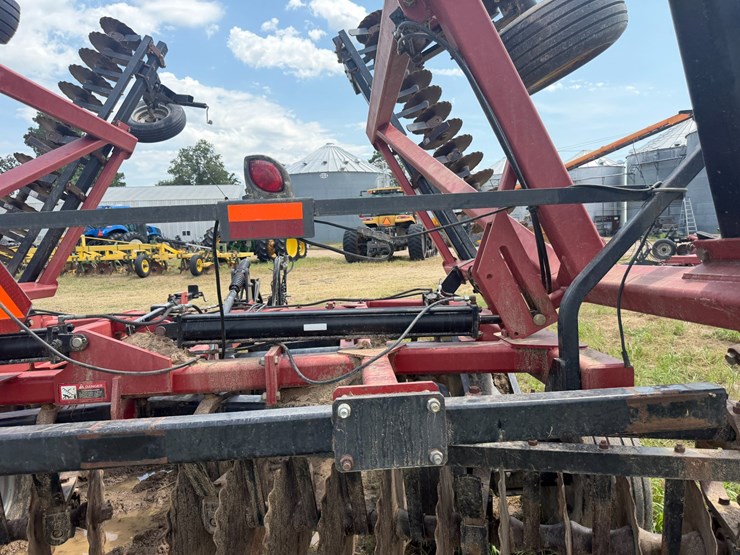 case-ih-330-image-19