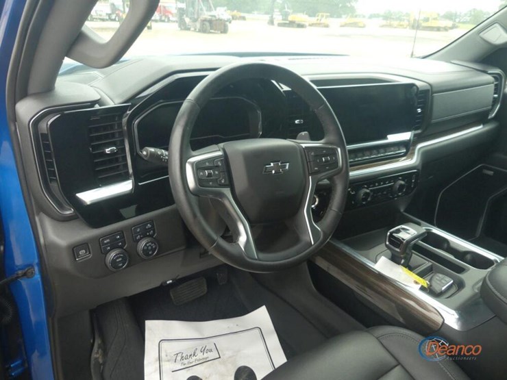 2022-chevrolet-silverado-1500-z71-image-8