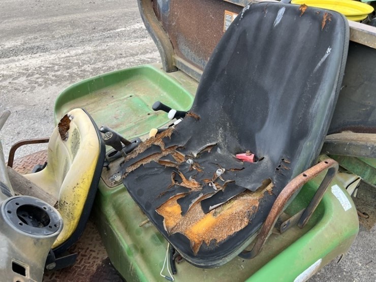 2020-john-deere-gator-image-6