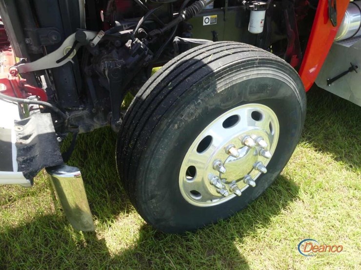 2009-peterbilt-388-image-13