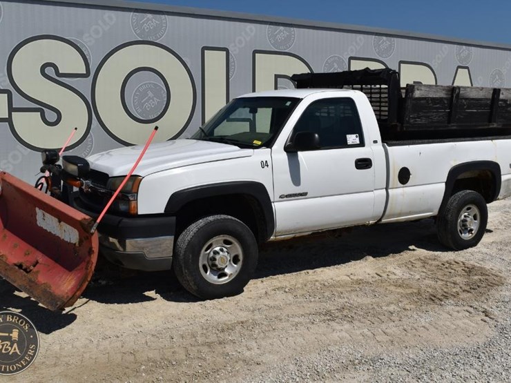 2004-chevrolet-silverado-1500-image-1