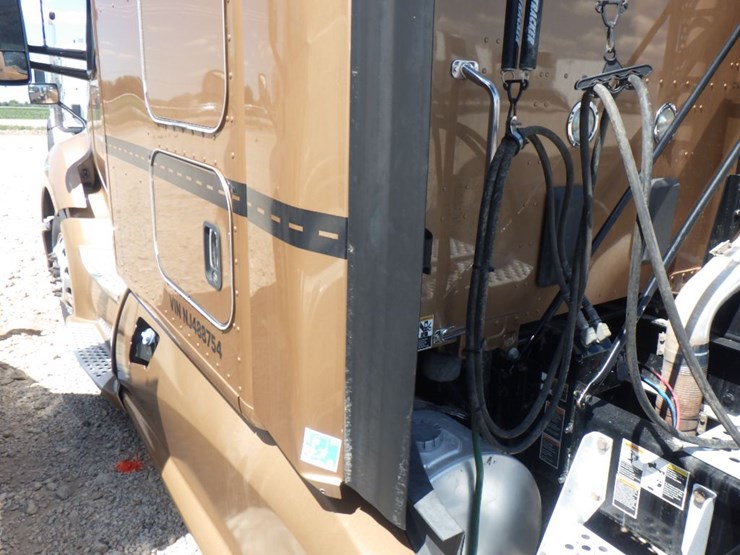 2022-kenworth-t680-image-15