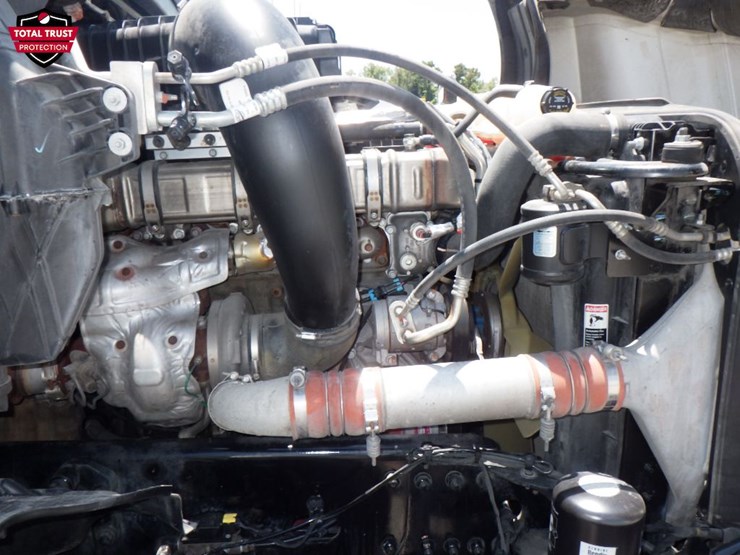 2020-freightliner-cascadia-126-image-23
