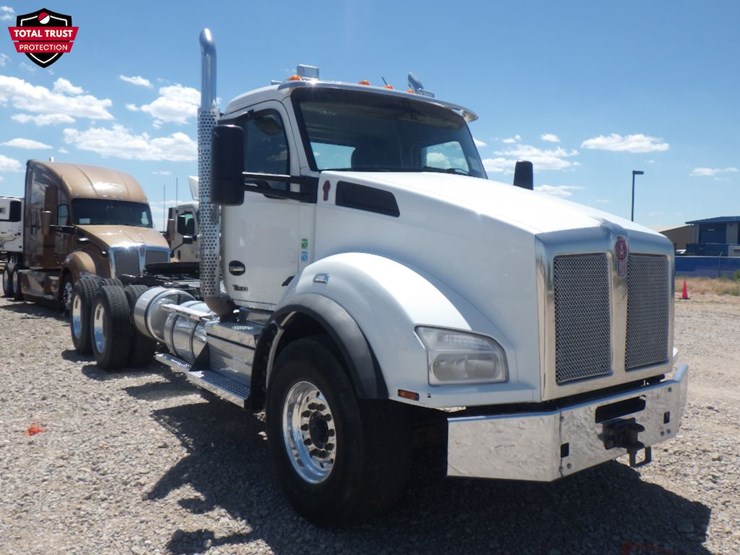 2023-kenworth-t880-image-3