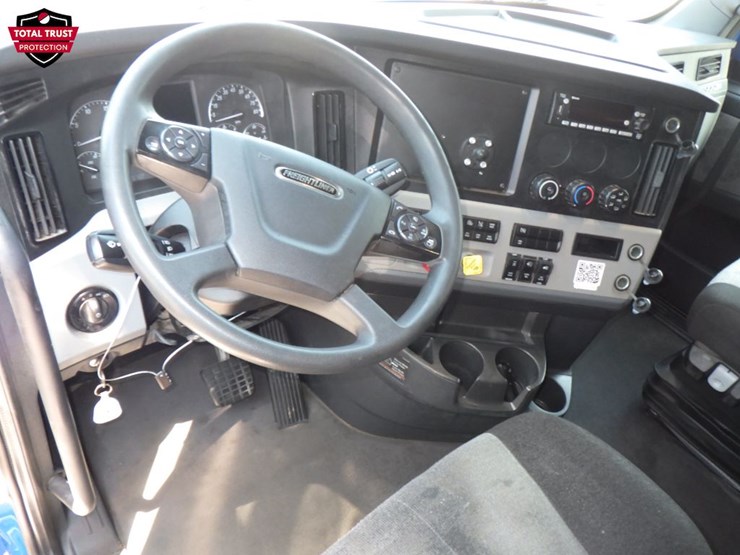2022-freightliner-cascadia-126-image-15