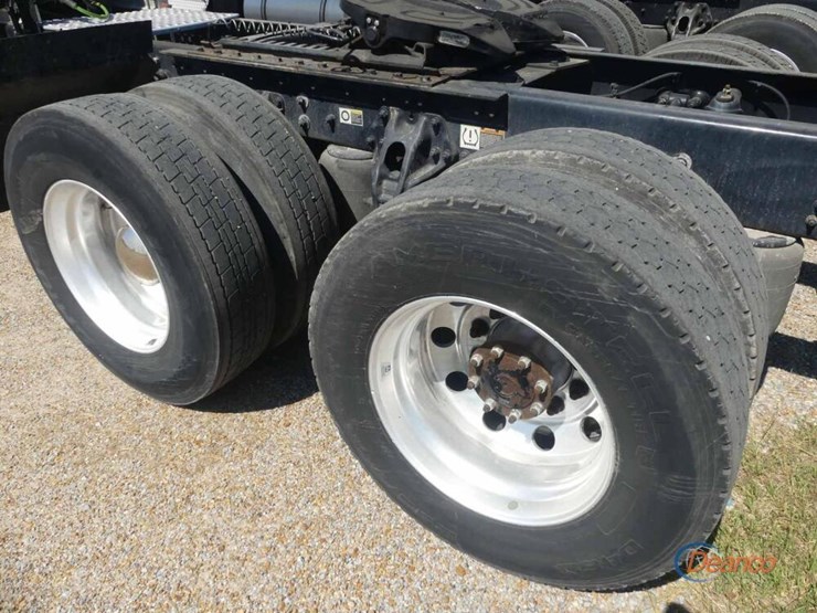 2022-kenworth-t680-image-4